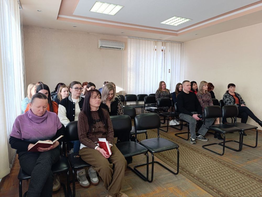 Сегодня, 12 марта, руководитель Управы Ленинского внутригородского района Администрации городского округа Донецк Татьяна Темникова провела расширенное аппаратное совещание Сегодня, 12 марта, руководитель Управы Ленинского внутригородского района Администрации городского округа Донецк Татьяна Темникова провела расширенное аппаратное совещание