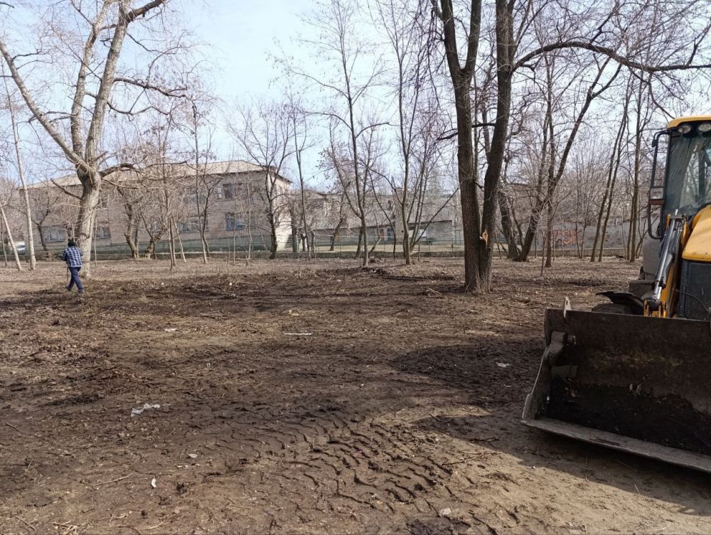Сегодня, 12 марта, сотрудниками ГУП ДНР "Донснабкомплект" осуществлен вывоз крупногабаритного мусора, листвы и веток по ул. Полководческая , в Ленинском внутригородском районе г. Донецка Сегодня, 12 марта, сотрудниками ГУП ДНР "Донснабкомплект" осуществлен вывоз крупногабаритного мусора, листвы и веток по ул. Полководческая , в Ленинском внутригородском районе г. Донецка