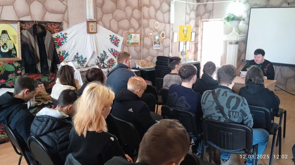 В Старобешево прошел тренинг для молодежи о правилах поведения в местах массового скопления народа «Эффект толпы» В Старобешево прошел тренинг для молодежи о правилах поведения в местах массового скопления народа «Эффект толпы»