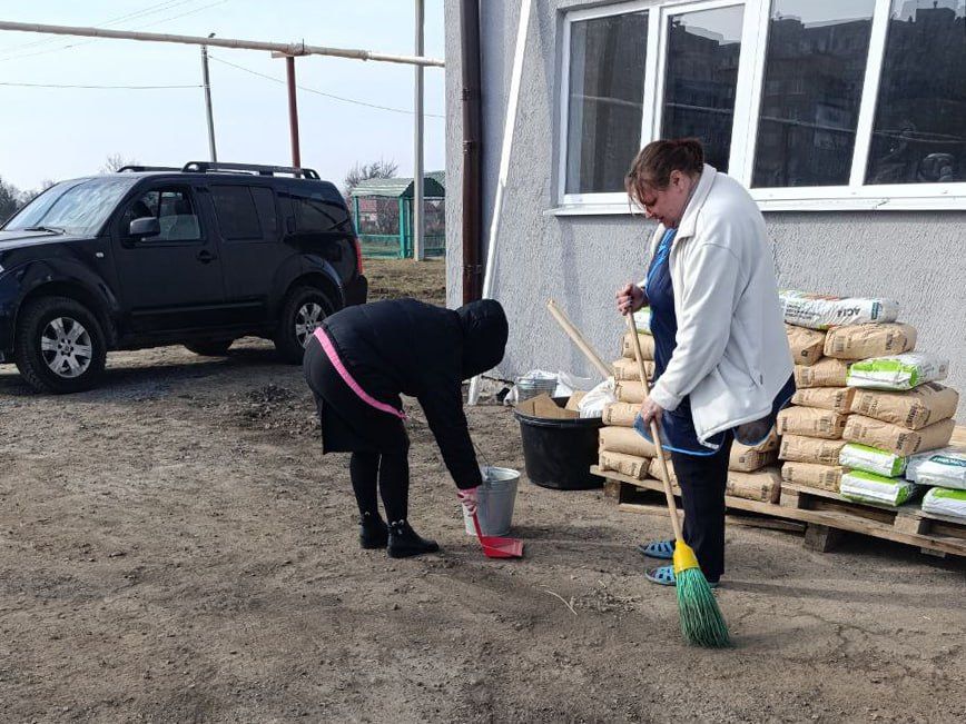 В Кировском прошел очередной субботник В Кировском прошел очередной субботник