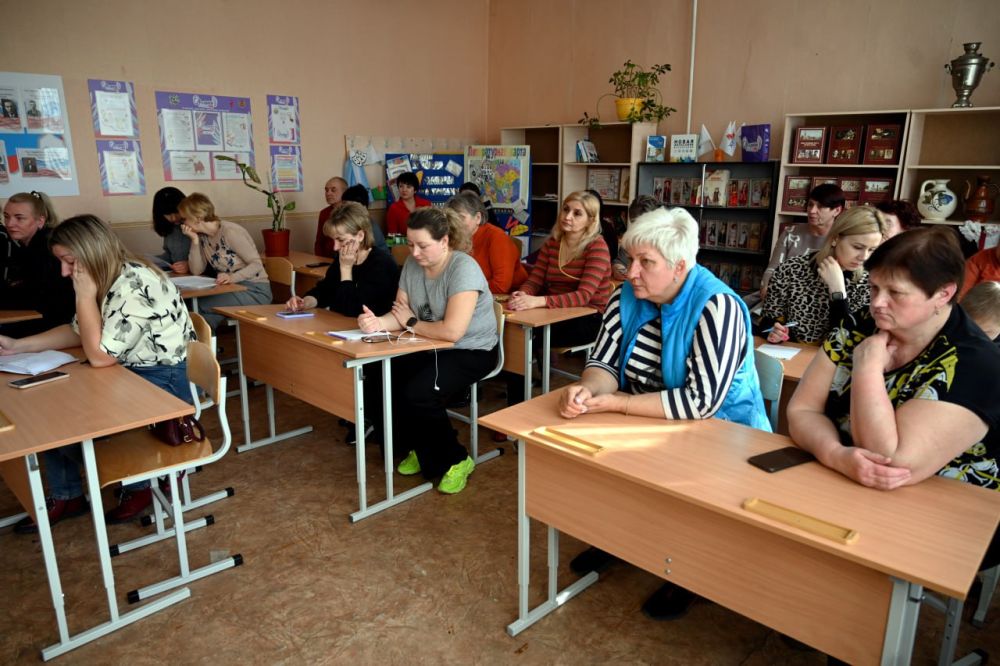 Руководитель Управы Куйбышевского внутригородского района Иван Адамец и депутаты Донецкого городского совета Герман Полунин, Сергей Остапенко с представителем государственного фонда поддержки участников СВО «Защитники... Руководитель Управы Куйбышевского внутригородского района Иван Адамец и депутаты Донецкого городского совета Герман Полунин, Сергей Остапенко с представителем государственного фонда поддержки участников СВО «Защитники...