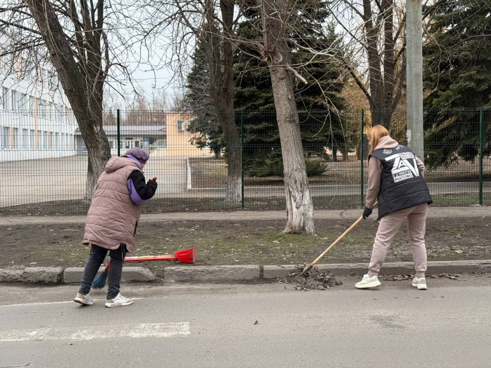 В Кировском прошел очередной субботник В Кировском прошел очередной субботник