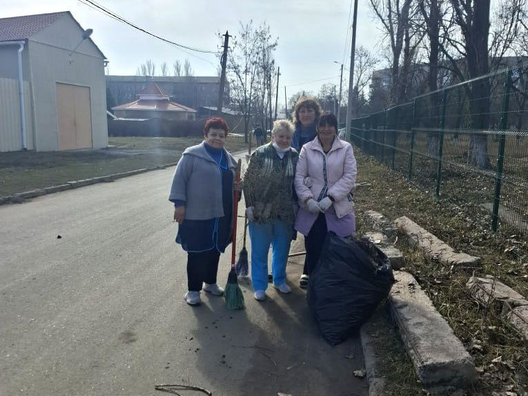 В Кировском прошел очередной субботник В Кировском прошел очередной субботник