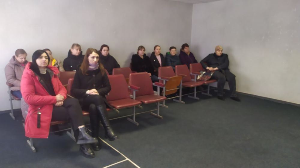 13 марта начальник Новозарьевского территориального отдела Администрации Старобешевского муниципального округа Михаил Рапач провел встречу с жителями села Новозарьевка 13 марта начальник Новозарьевского территориального отдела Администрации Старобешевского муниципального округа Михаил Рапач провел встречу с жителями села Новозарьевка
