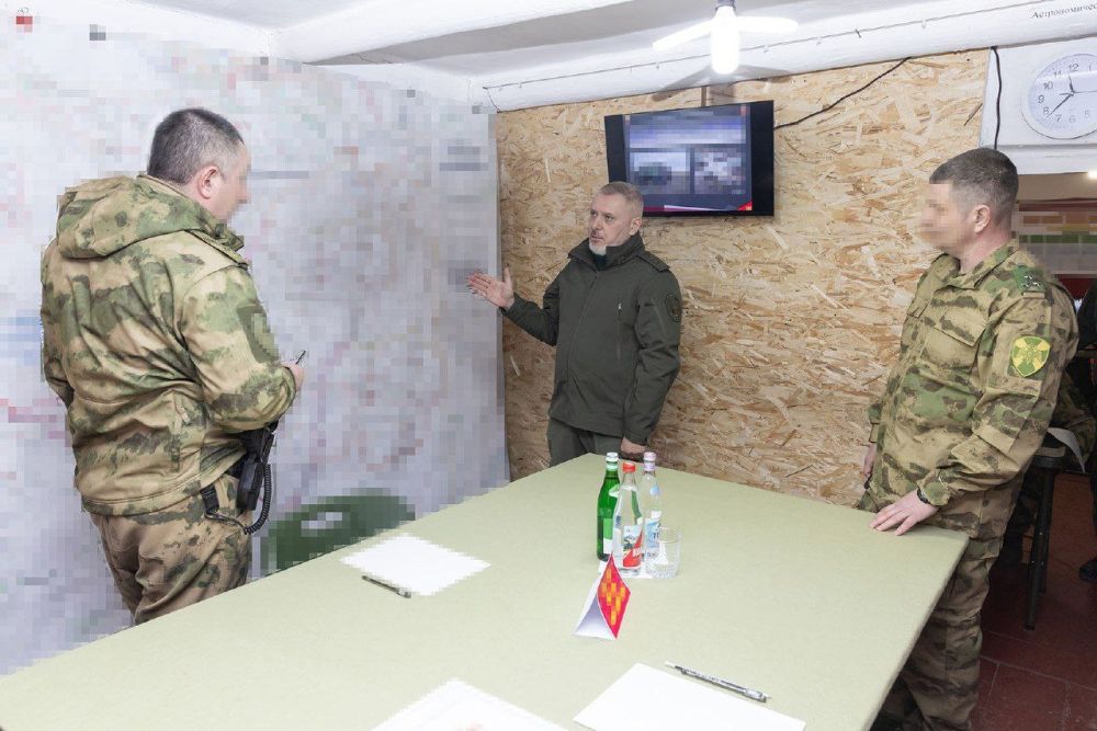 Заместитель директора Росгвардии генерал-полковник Алексей Воробьёв проверил организацию служебно-боевой деятельности подразделений ведомства в ДНР Заместитель директора Росгвардии генерал-полковник Алексей Воробьёв проверил организацию служебно-боевой деятельности подразделений ведомства в ДНР