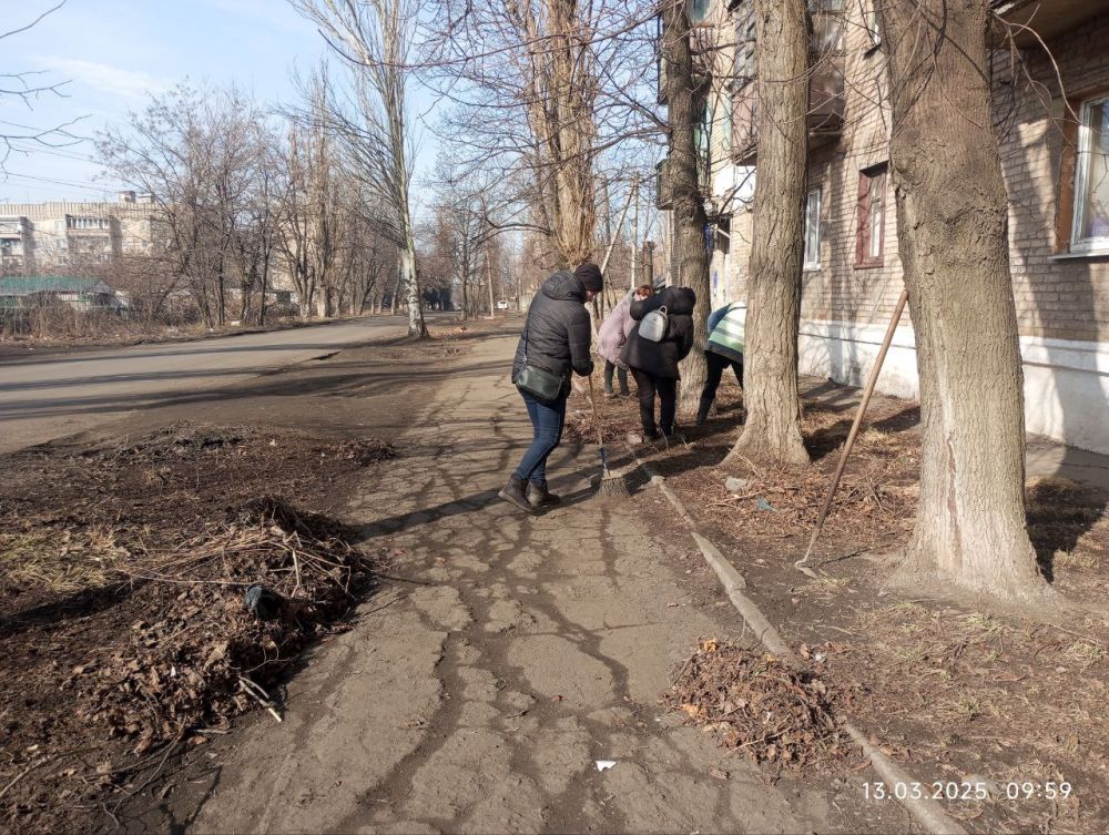 Сергей Желновач: В городском округе Дебальцево продолжаются весенние работы по благоустройству округа Сергей Желновач: В городском округе Дебальцево продолжаются весенние работы по благоустройству округа