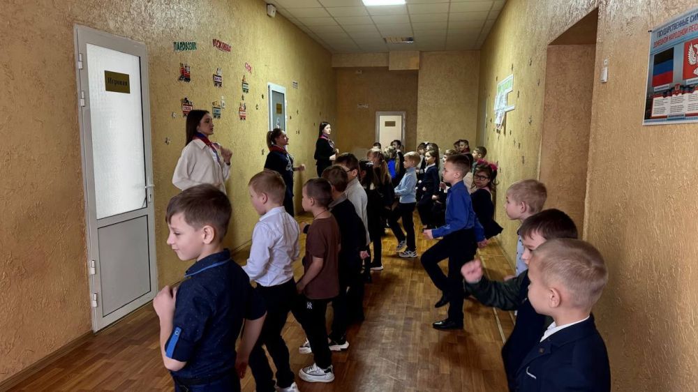 В рамках Всероссийской программы "Орлята России", 13 марта в Тельмановской гимназии с учащимися 1-х классов совместно с педагогом-организатором, наставниками Орлят России и активистами гимназии «Движение первых» провели на... В рамках Всероссийской программы "Орлята России", 13 марта в Тельмановской гимназии с учащимися 1-х классов совместно с педагогом-организатором, наставниками Орлят России и активистами гимназии «Движение первых» провели на...