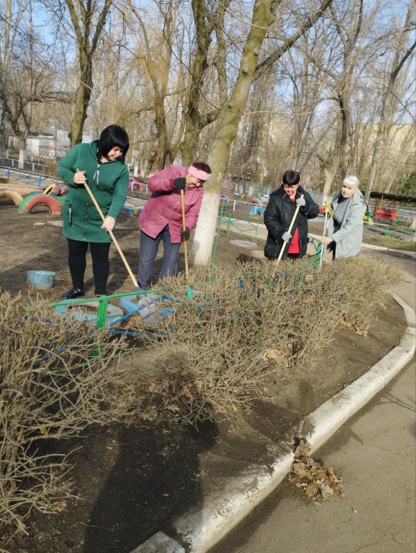 Юрий Будрин: Сегодня, 13.03.2025, в рамках проекта «Городская среда», реализуемого Всероссийской политической партией Единая Россиясотрудники МБУ ДО "Школа искусств № 7 г. Донецка", ГКДОУ "Детский сад № 166 г. о. Донецк" и... Юрий Будрин: Сегодня, 13.03.2025, в рамках проекта «Городская среда», реализуемого Всероссийской политической партией Единая Россиясотрудники МБУ ДО "Школа искусств № 7 г. Донецка", ГКДОУ "Детский сад № 166 г. о. Донецк" и...