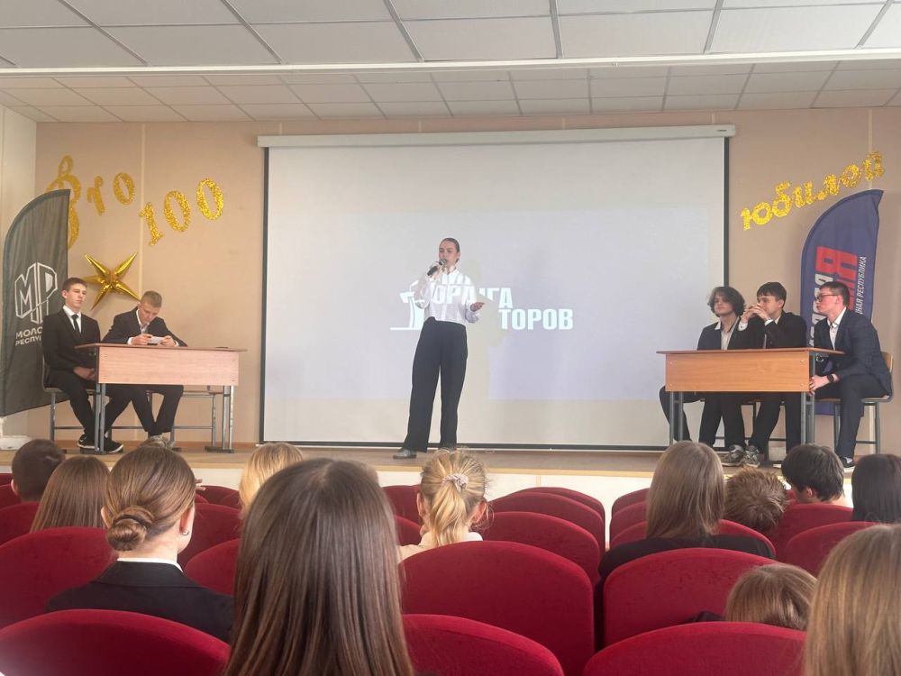 ЛИГА ОРАТОРОВ. «Слова становятся оружием, а мысли — суперсилами!» Сегодня в Тельмановской гимназии прошел отборочный этап турнира «Лига Ораторов» на тему: «Высшее образование должно быть полностью платным?» ЛИГА ОРАТОРОВ. «Слова становятся оружием, а мысли — суперсилами!» Сегодня в Тельмановской гимназии прошел отборочный этап турнира «Лига Ораторов» на тему: «Высшее образование должно быть полностью платным?»