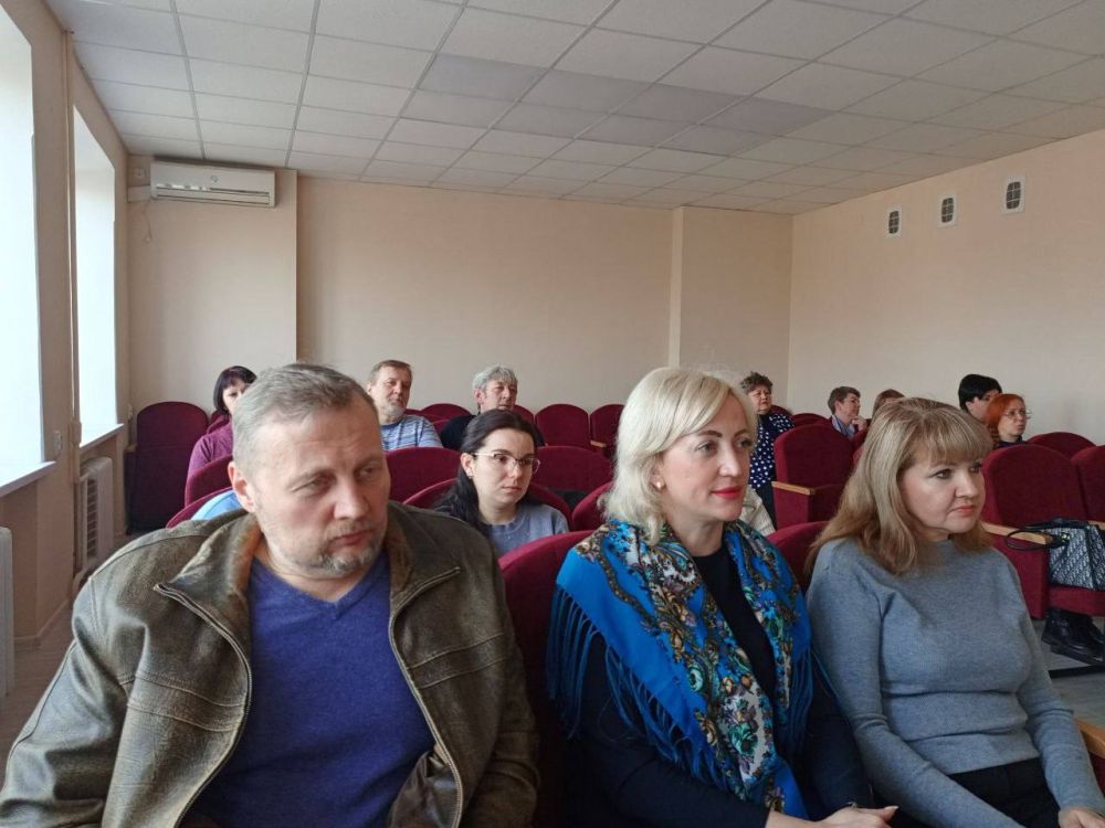 13 марта 2025 года в администрации Ясиноватского муниципального округа Александр Бондаренко, Министр транспорта Донецкой Народной Республики, совместно с временно исполняющим полномочия главы Ясиноватского муниципального... 13 марта 2025 года в администрации Ясиноватского муниципального округа Александр Бондаренко, Министр транспорта Донецкой Народной Республики, совместно с временно исполняющим полномочия главы Ясиноватского муниципального...