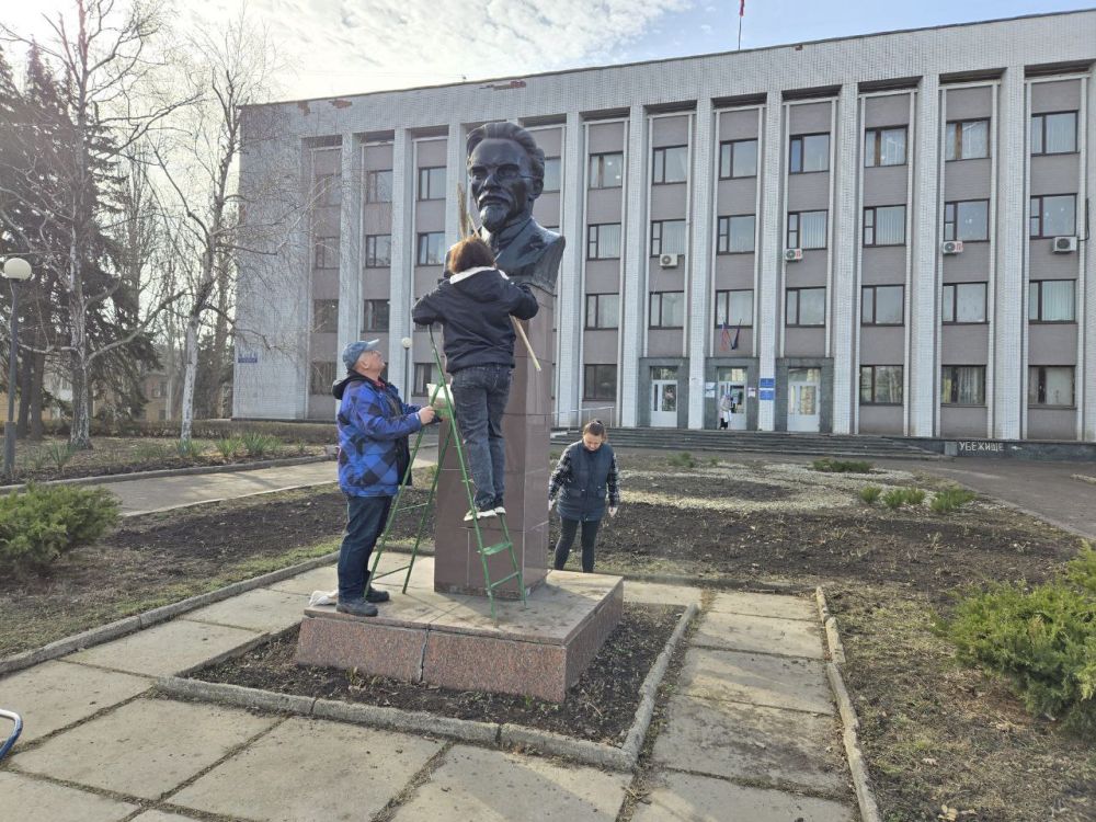 Елена Синецкая: Сегодня, 13 марта, в рамках проекта «Городская среда», реализуемого Всероссийской Политической Партией «Единая Россия», сотрудники Управы Калининского внутригородского района Администрации городского округа... Елена Синецкая: Сегодня, 13 марта, в рамках проекта «Городская среда», реализуемого Всероссийской Политической Партией «Единая Россия», сотрудники Управы Калининского внутригородского района Администрации городского округа...