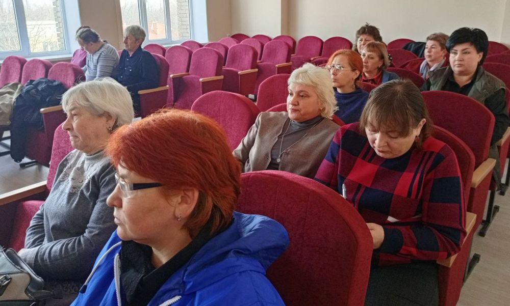Депутаты Ясиноватского муниципального совета приняли участие во встрече с Министром транспорта ДНР Депутаты Ясиноватского муниципального совета приняли участие во встрече с Министром транспорта ДНР