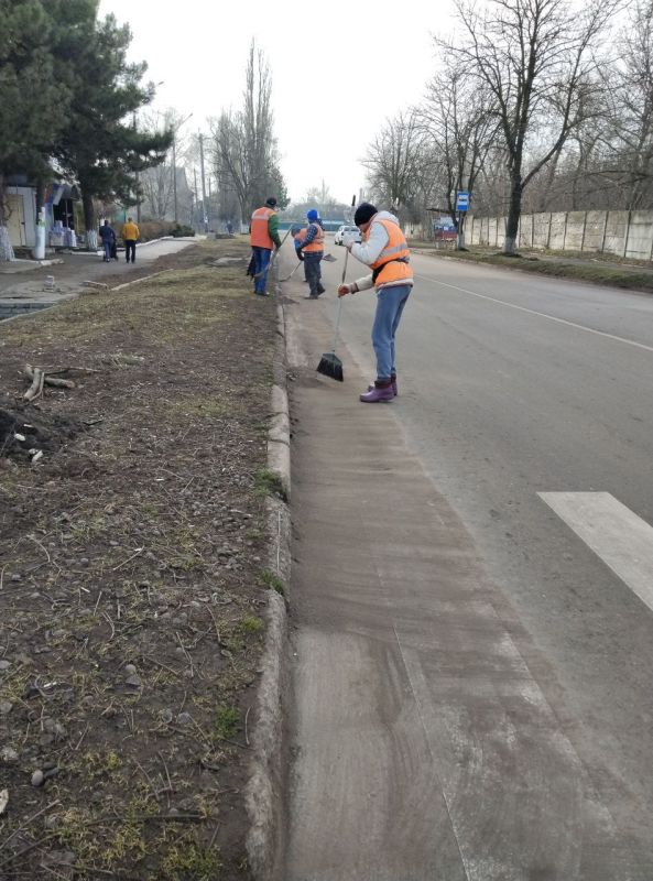 Денис Зубов: В городском округе Иловайск МУП БИОН произвел работы по уборке территории, очистке тротуаров и прибордюрного камня от смета Денис Зубов: В городском округе Иловайск МУП БИОН произвел работы по уборке территории, очистке тротуаров и прибордюрного камня от смета