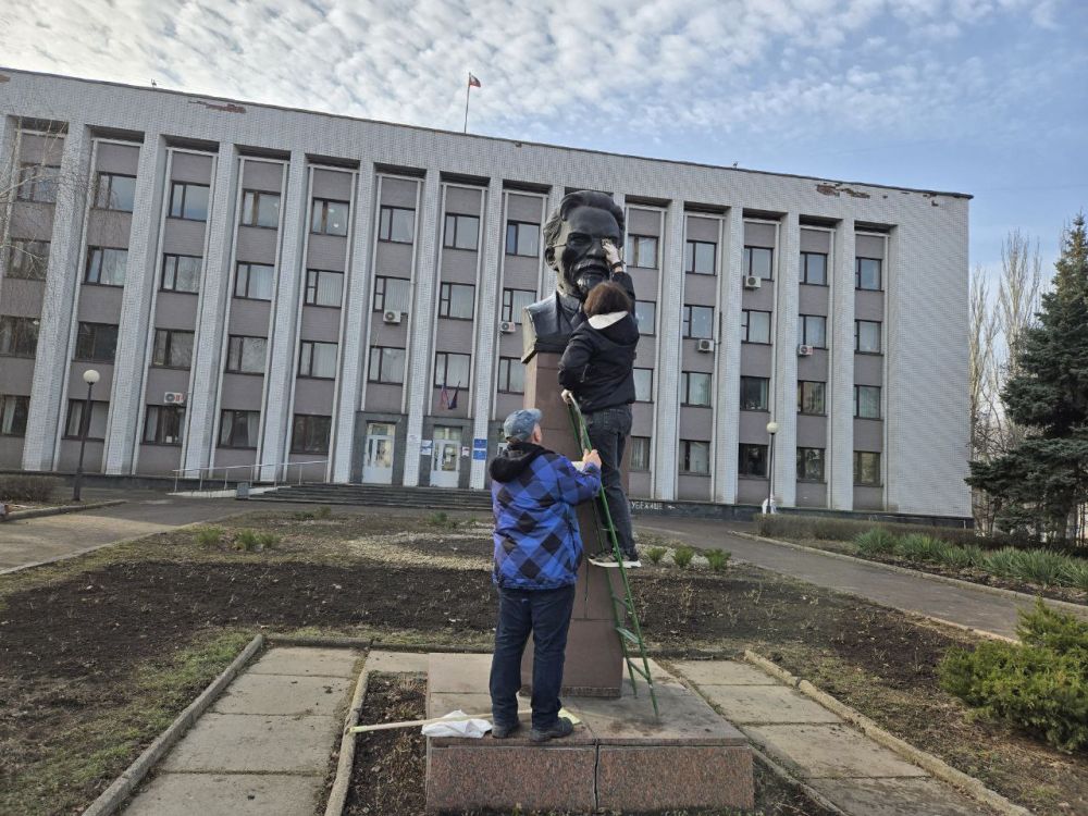 Елена Синецкая: Сегодня, 13 марта, в рамках проекта «Городская среда», реализуемого Всероссийской Политической Партией «Единая Россия», сотрудники Управы Калининского внутригородского района Администрации городского округа... Елена Синецкая: Сегодня, 13 марта, в рамках проекта «Городская среда», реализуемого Всероссийской Политической Партией «Единая Россия», сотрудники Управы Калининского внутригородского района Администрации городского округа...