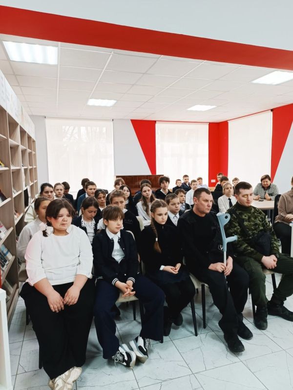 Час-мужества. В рамках партийного проекта "Историческая память" в библиотеке-филиале № 2 прошел час мужества «Герои нашего времени», посвященный участникам СВО. Гостями библиотеки в этот раз были обучающиеся 8 и 4 классов... Час-мужества. В рамках партийного проекта "Историческая память" в библиотеке-филиале № 2 прошел час мужества «Герои нашего времени», посвященный участникам СВО. Гостями библиотеки в этот раз были обучающиеся 8 и 4 классов...