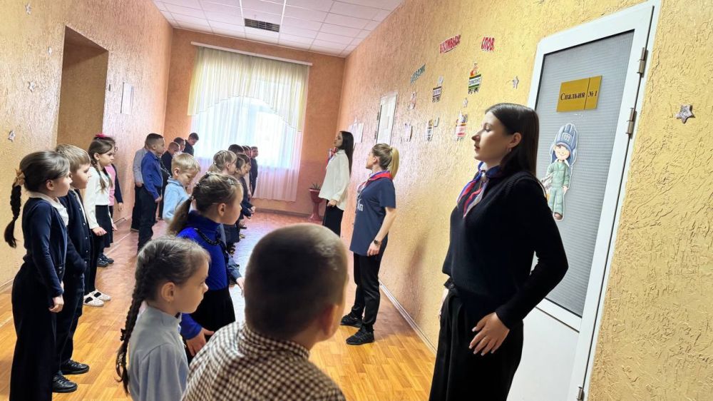 В рамках Всероссийской программы "Орлята России", 13 марта в Тельмановской гимназии с учащимися 1-х классов совместно с педагогом-организатором, наставниками Орлят России и активистами гимназии «Движение первых» провели на... В рамках Всероссийской программы "Орлята России", 13 марта в Тельмановской гимназии с учащимися 1-х классов совместно с педагогом-организатором, наставниками Орлят России и активистами гимназии «Движение первых» провели на...