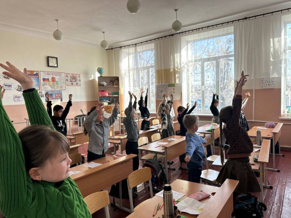 Разговоры о важном!. В городском округе Иловайск в общеобразовательных учреждения прошли уроки из цикла «Разговоры о важном», посвященные темам: «Массовый спорт в России», «История СССР», «Значимость Петровской эпохи для... Разговоры о важном!. В городском округе Иловайск в общеобразовательных учреждения прошли уроки из цикла «Разговоры о важном», посвященные темам: «Массовый спорт в России», «История СССР», «Значимость Петровской эпохи для...
