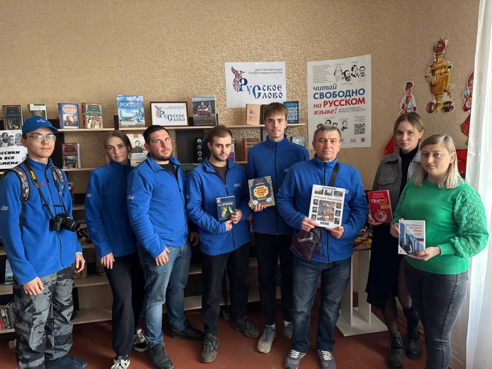 Дарение книг. С миссией доброты волонтеры «Дома Народного Единства» Нижегородской области посетили Иловайскую городскую библиотеку Дарение книг. С миссией доброты волонтеры «Дома Народного Единства» Нижегородской области посетили Иловайскую городскую библиотеку