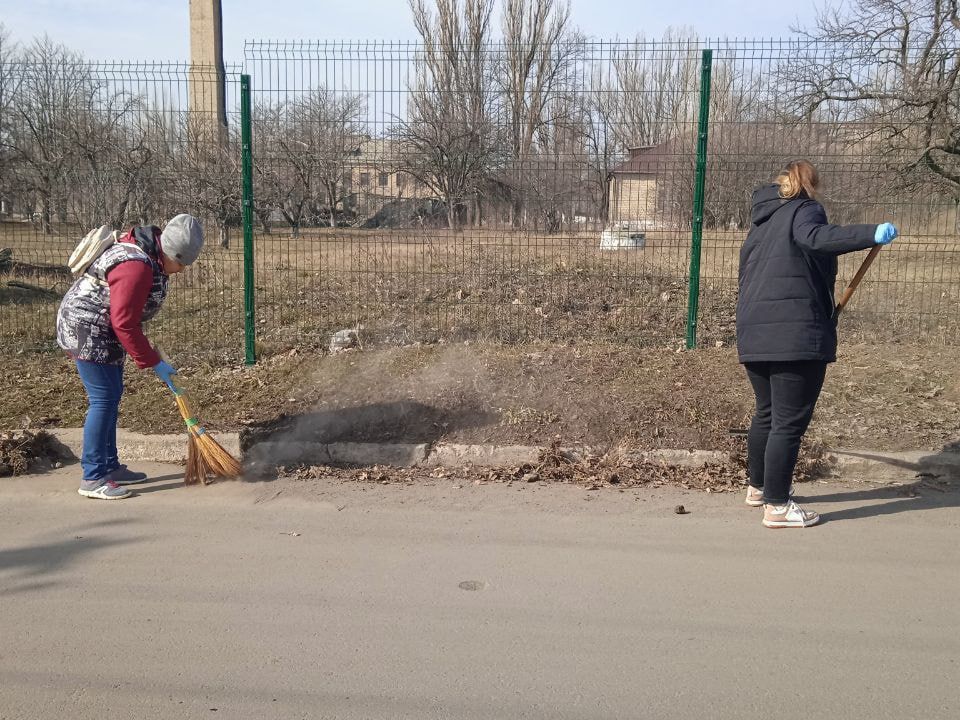 В Кировском прошел очередной субботник В Кировском прошел очередной субботник