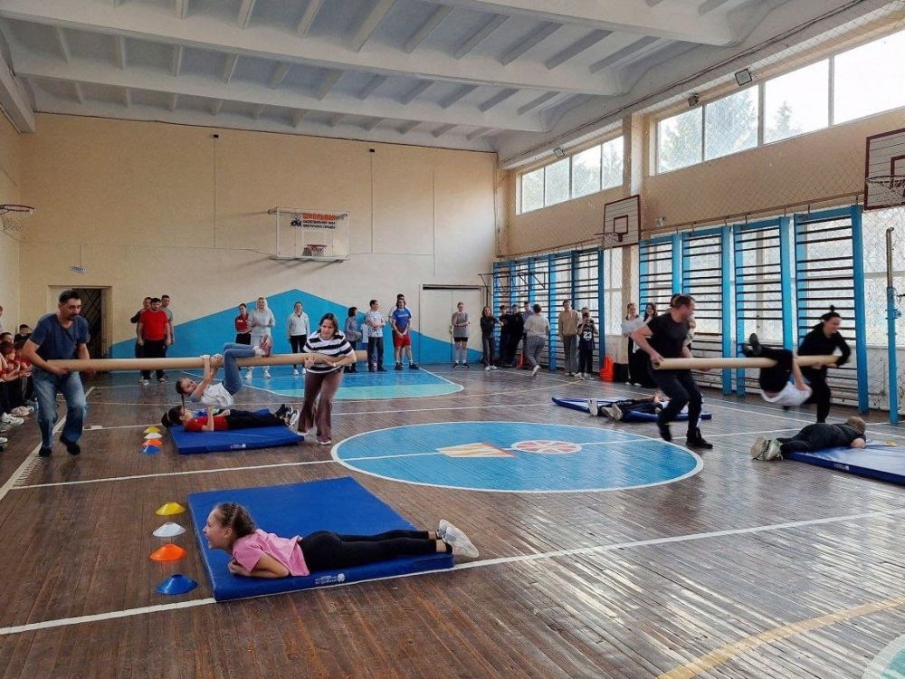 Школьники Кировского приняли участие в конкурсе «Папа, мама, я — спортивная семья» Школьники Кировского приняли участие в конкурсе «Папа, мама, я — спортивная семья»