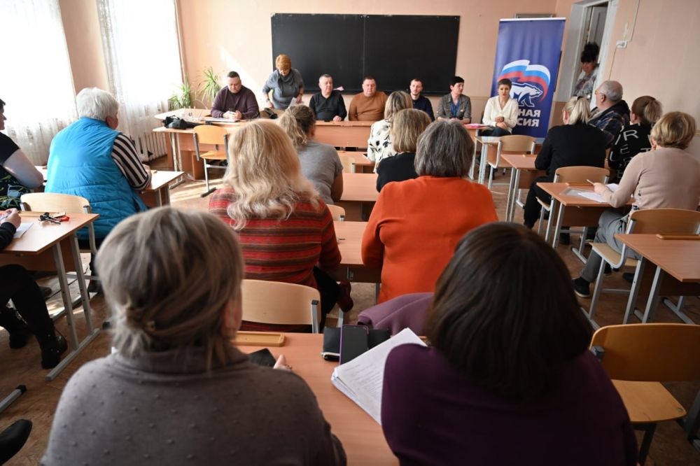 Руководитель Управы Куйбышевского внутригородского района Иван Адамец и депутаты Донецкого городского совета Герман Полунин, Сергей Остапенко с представителем государственного фонда поддержки участников СВО «Защитники... Руководитель Управы Куйбышевского внутригородского района Иван Адамец и депутаты Донецкого городского совета Герман Полунин, Сергей Остапенко с представителем государственного фонда поддержки участников СВО «Защитники...
