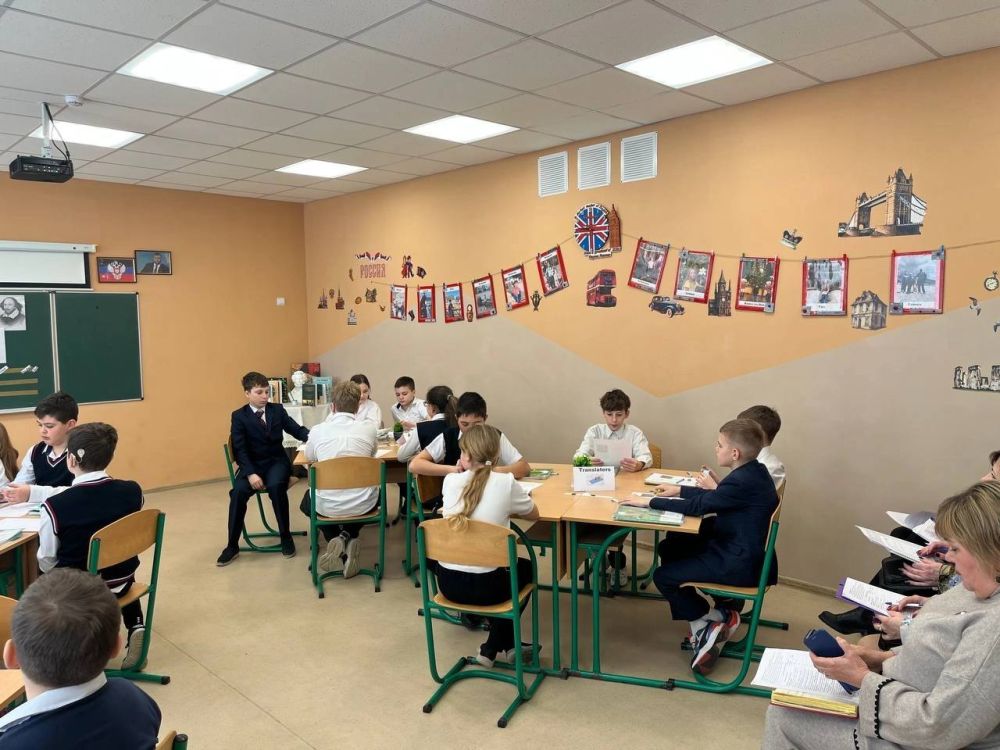 В «Урзуфской школе Мангушского м.о.» прошел открытый урок английского языка, посвященный творчеству Пушкина В «Урзуфской школе Мангушского м.о.» прошел открытый урок английского языка, посвященный творчеству Пушкина
