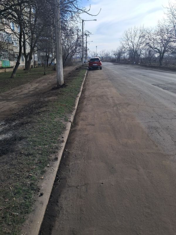 Александр Шатов: 13.03.2025 Муниципальным унитарным предприятием "Коммунальник" администрации города Шахтерска с целью санитарного содержания придомовых территорий и внутриквартальных дорог выполняются работы по уборке... Александр Шатов: 13.03.2025 Муниципальным унитарным предприятием "Коммунальник" администрации города Шахтерска с целью санитарного содержания придомовых территорий и внутриквартальных дорог выполняются работы по уборке...