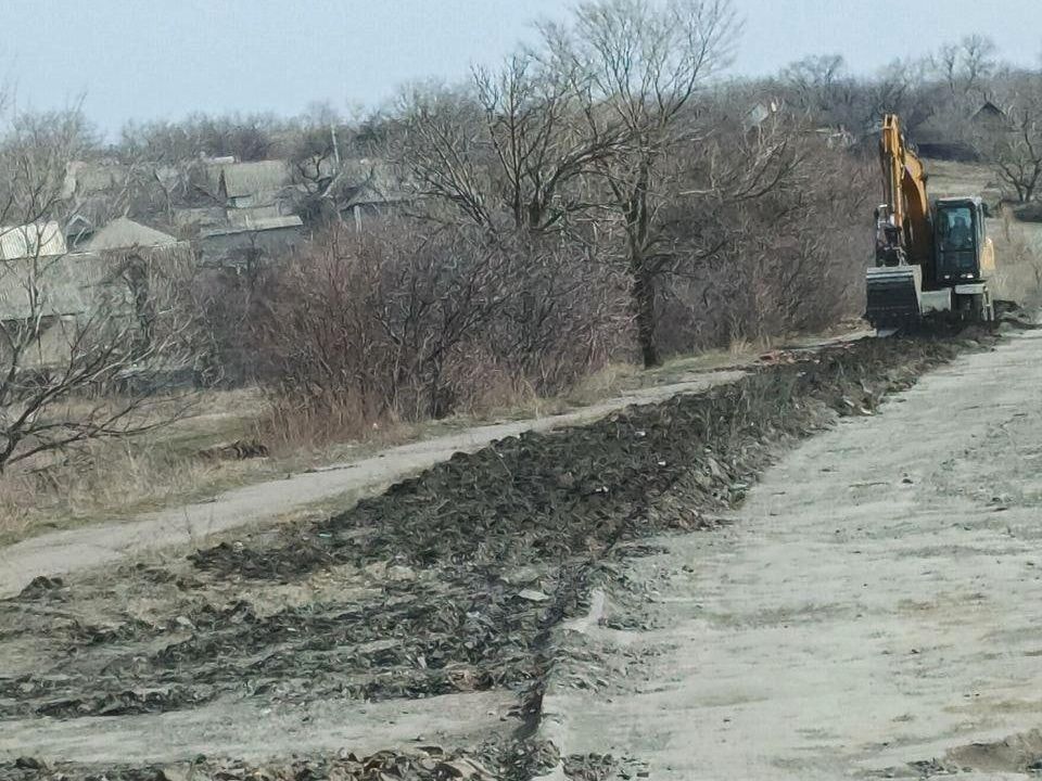 На улицах Тореза начались дорожные работы На улицах Тореза начались дорожные работы