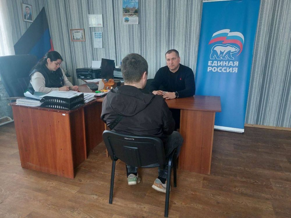 Сергей Желновач: Сегодня, 13 марта, в общественной приемной Всероссийской политической партии «Единая Россия» в поселке городского типа Мироновский заместитель главы администрации городского округа Дебальцево, Валерий... Сергей Желновач: Сегодня, 13 марта, в общественной приемной Всероссийской политической партии «Единая Россия» в поселке городского типа Мироновский заместитель главы администрации городского округа Дебальцево, Валерий...