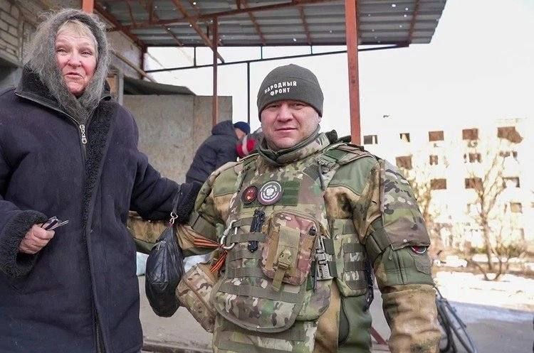 «Все это позволит пережить сложное время»: Народный фронт доставил несколько гуманитарных грузов в освобожденное Курахово в ДНР «Все это позволит пережить сложное время»: Народный фронт доставил несколько гуманитарных грузов в освобожденное Курахово в ДНР