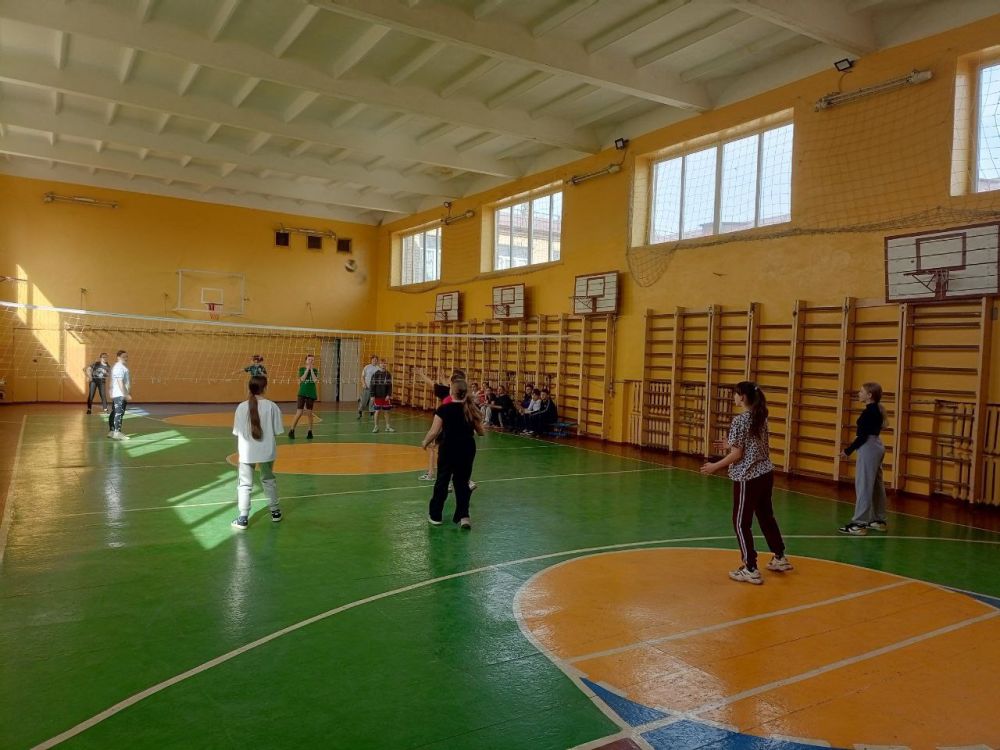 В Ждановке прошло городское соревнование по пионерболу В Ждановке прошло городское соревнование по пионерболу