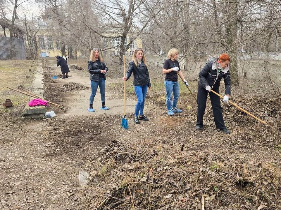 Сегодня Управа Ворошиловского внутригородского района совместно с Донецкий институт ГПС МЧС России, сотрудниками Дворца спорта «Шахтер», Донецкой городской организацией пенсионеров, активистами общественной организации... Сегодня Управа Ворошиловского внутригородского района совместно с Донецкий институт ГПС МЧС России, сотрудниками Дворца спорта «Шахтер», Донецкой городской организацией пенсионеров, активистами общественной организации...
