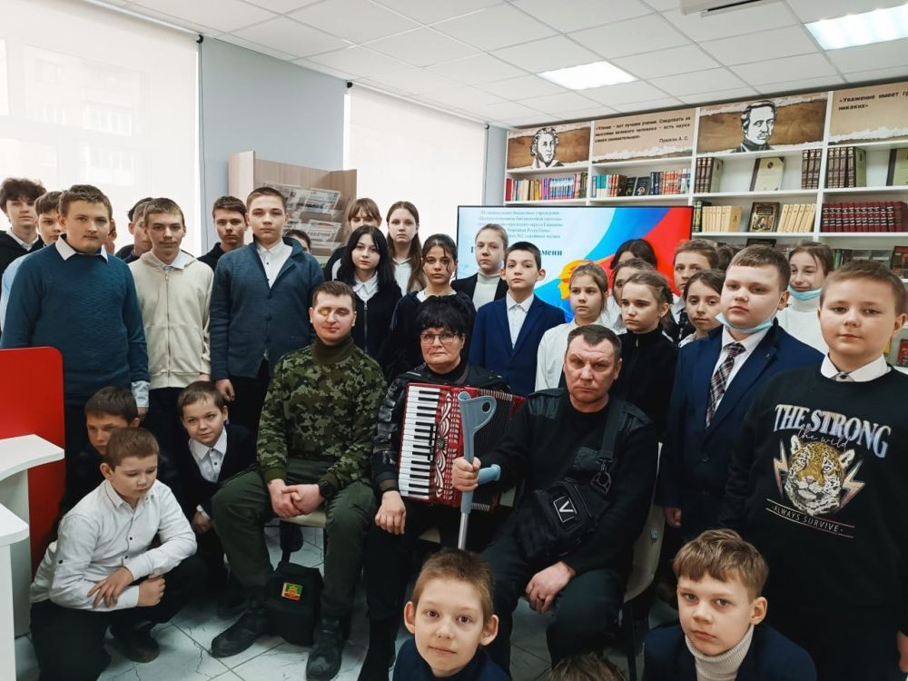 Час-мужества. В рамках партийного проекта "Историческая память" в библиотеке-филиале № 2 прошел час мужества «Герои нашего времени», посвященный участникам СВО. Гостями библиотеки в этот раз были обучающиеся 8 и 4 классов... Час-мужества. В рамках партийного проекта "Историческая память" в библиотеке-филиале № 2 прошел час мужества «Герои нашего времени», посвященный участникам СВО. Гостями библиотеки в этот раз были обучающиеся 8 и 4 классов...