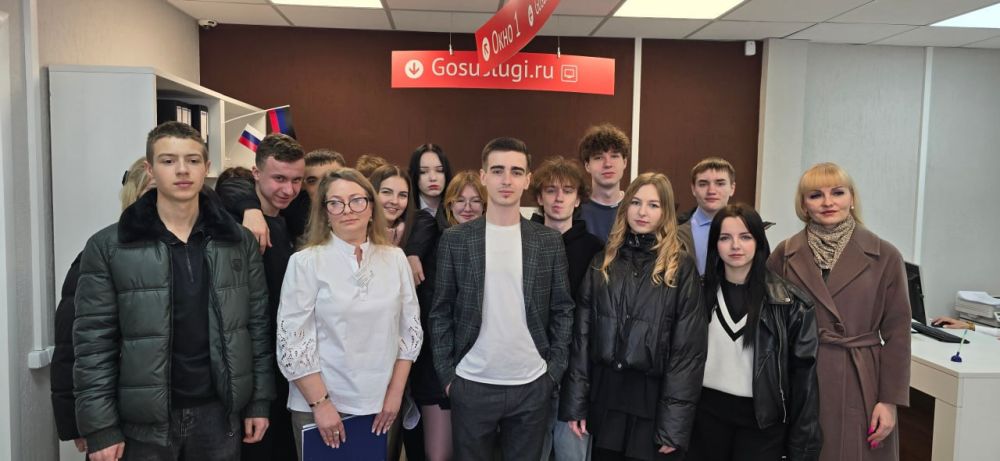 В центре "Мои документы" г. Ждановка в рамках программы "День выбора профессии" состоялось мероприятие для школьников 10 класса ГБОУ «СШ №2 г. Ждановка Шахтерского м.о» В центре "Мои документы" г. Ждановка в рамках программы "День выбора профессии" состоялось мероприятие для школьников 10 класса ГБОУ «СШ №2 г. Ждановка Шахтерского м.о»
