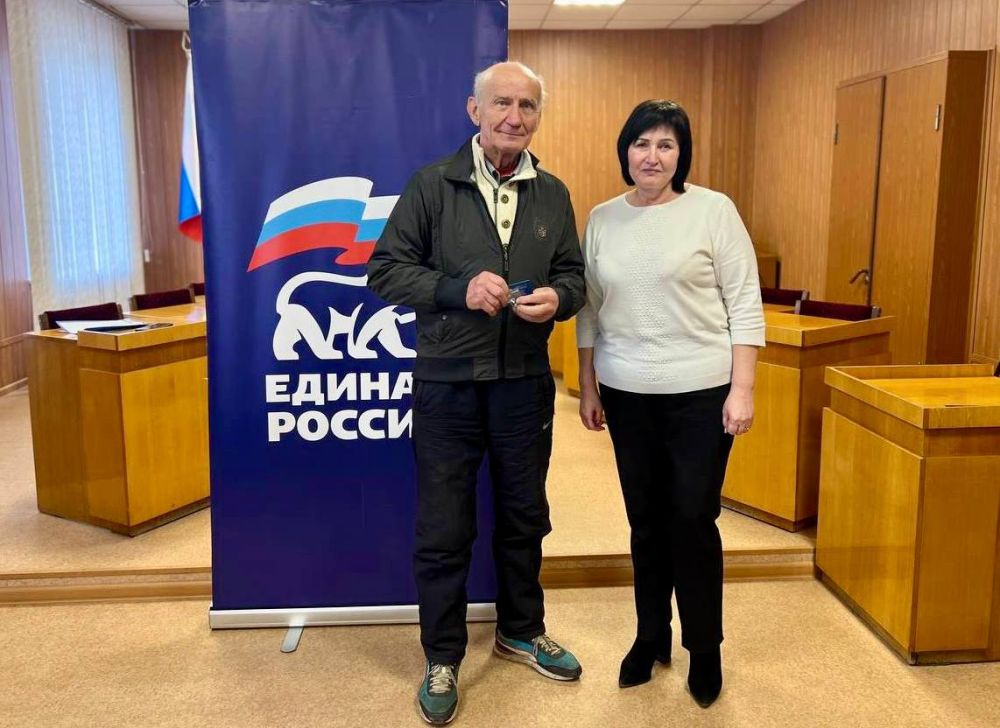 Михаил Меренков: Сегодня ряды местного отделения Всероссийской политической партии «ЕдинаяРоссия» пополнились новыми партийцами Михаил Меренков: Сегодня ряды местного отделения Всероссийской политической партии «ЕдинаяРоссия» пополнились новыми партийцами