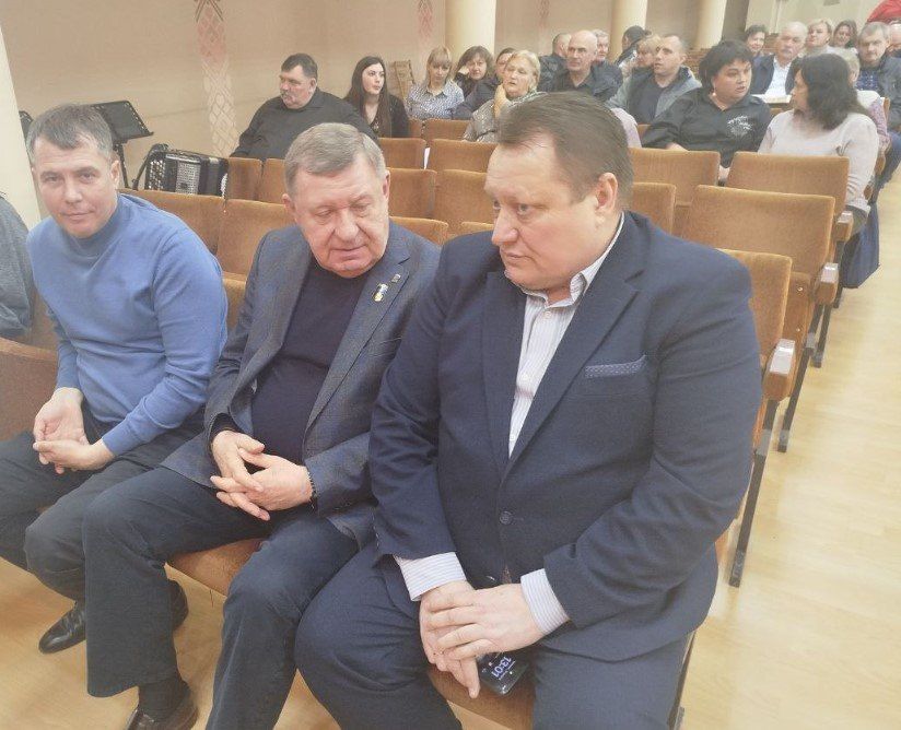 В преддверии профессионального праздника - Дня работников жилищно - коммунального хозяйства и бытового обслуживания населения, отметил лучших работников данной сферы грамотами и благодарностями за нелегкий и самоотверженный... В преддверии профессионального праздника - Дня работников жилищно - коммунального хозяйства и бытового обслуживания населения, отметил лучших работников данной сферы грамотами и благодарностями за нелегкий и самоотверженный...
