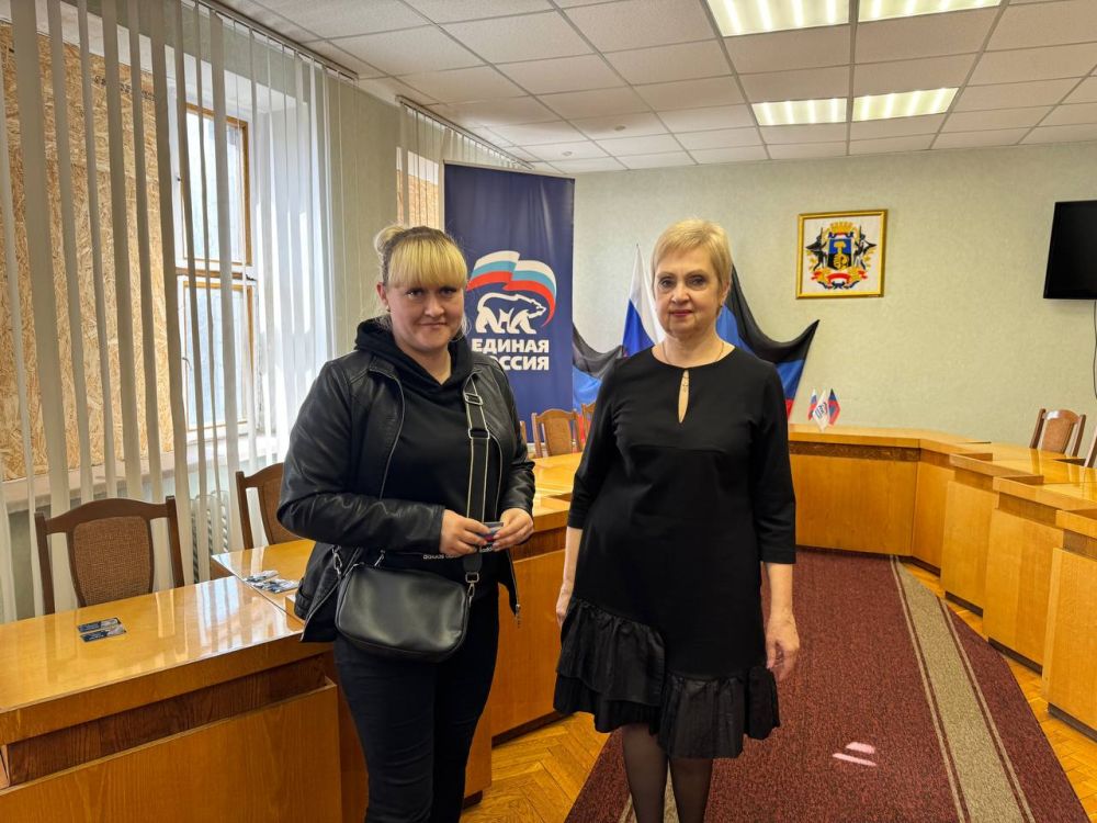 Елена Рязанцева: В команде пЕРвых!. Сегодня в Пролетарском районе города Донецка прошло торжественное мероприятие, посвященное выдаче партийных билетов членам Всероссийской политической партии «Единая Россия» Елена Рязанцева: В команде пЕРвых!. Сегодня в Пролетарском районе города Донецка прошло торжественное мероприятие, посвященное выдаче партийных билетов членам Всероссийской политической партии «Единая Россия»