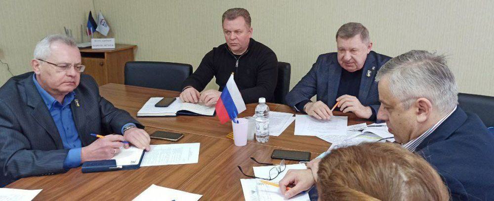 РАБОТА КОМИТЕТОВ. Состоялось заседание комитета по вопросам городского хозяйства и муниципальной собственности РАБОТА КОМИТЕТОВ. Состоялось заседание комитета по вопросам городского хозяйства и муниципальной собственности