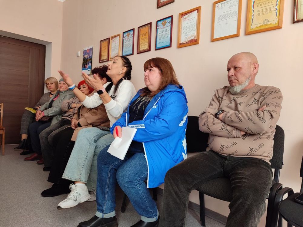 Рабочая встреча. В городском округе Иловайск состоялась встреча руководителей Ассоциации председателей советов многоквартирных домов ДНР с главой муниципального образования городской округ Иловайск Зубовым Денисом... Рабочая встреча. В городском округе Иловайск состоялась встреча руководителей Ассоциации председателей советов многоквартирных домов ДНР с главой муниципального образования городской округ Иловайск Зубовым Денисом...