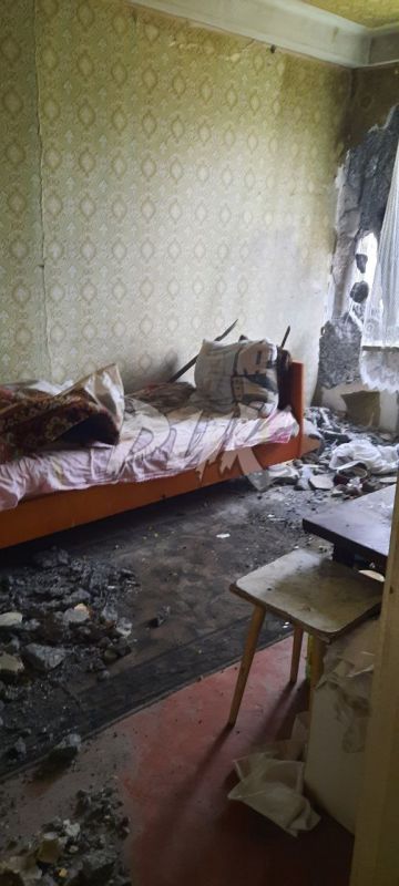 Иван Приходько: Последствия прямого попадания снаряда украинских террористов в квартиру одного из домов в центре Горловки Иван Приходько: Последствия прямого попадания снаряда украинских террористов в квартиру одного из домов в центре Горловки