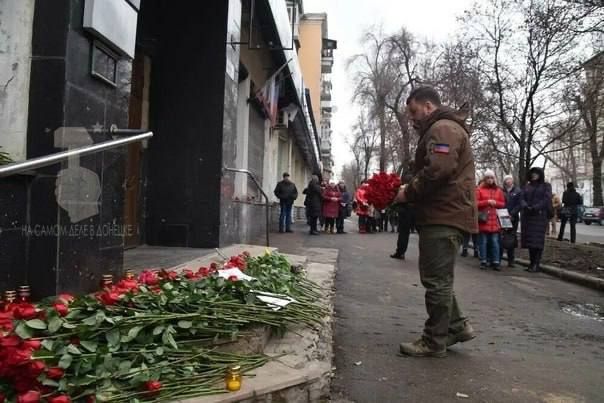 В этот день 14 марта 2022 года украинские нацисты совершили беспрецедентное военное преступление: нанесли удар баллистической ракетой «Точка У 9М79-1» по центру столицы ДНР Донецку В этот день 14 марта 2022 года украинские нацисты совершили беспрецедентное военное преступление: нанесли удар баллистической ракетой «Точка У 9М79-1» по центру столицы ДНР Донецку