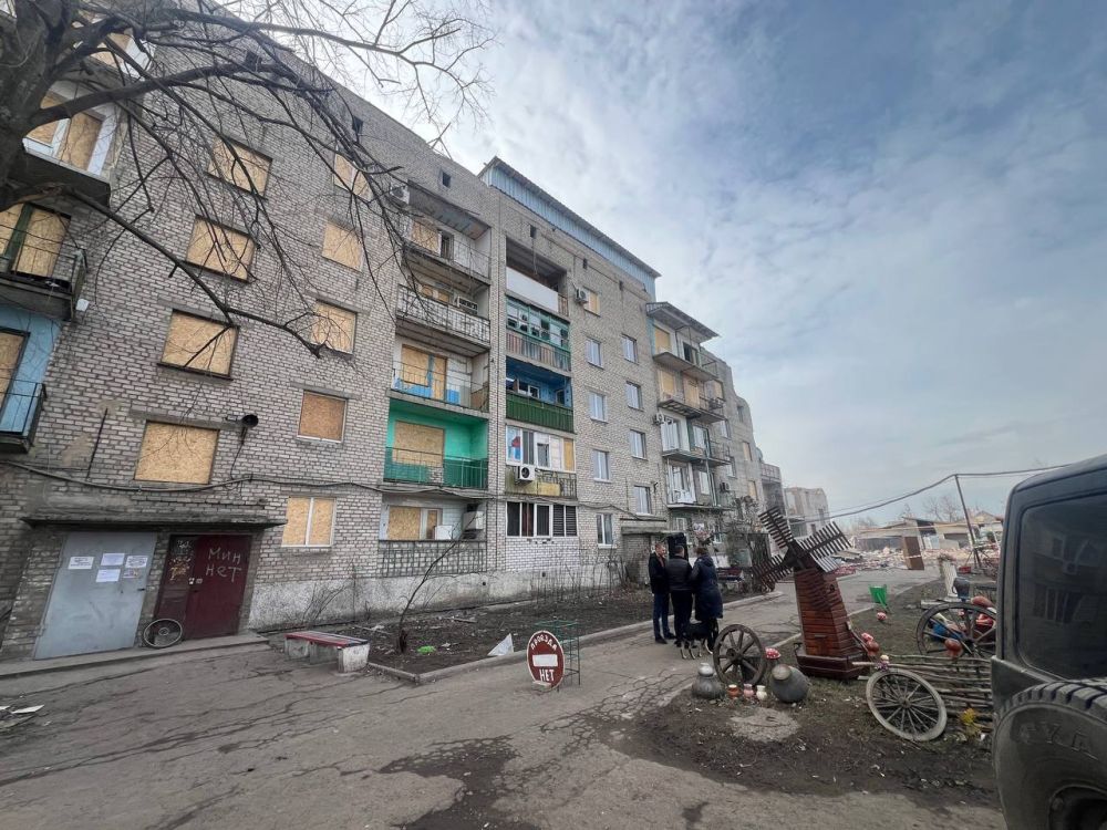 Временно исполняющий полномочия главы Ясиноватского муниципального округа Александр Михайлович Пеняев провел мониторинг ремонтно-восстановительных работ в г. Авдеевка Временно исполняющий полномочия главы Ясиноватского муниципального округа Александр Михайлович Пеняев провел мониторинг ремонтно-восстановительных работ в г. Авдеевка