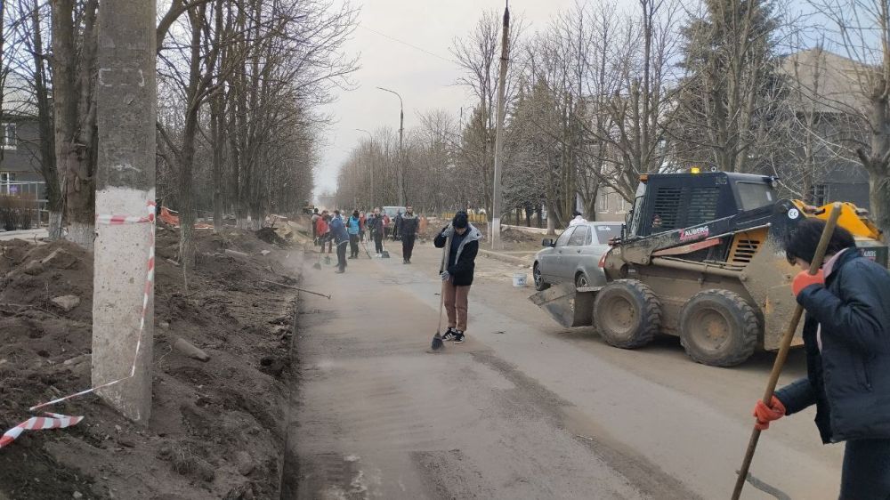 Сегодня, 14 марта 2025 года, состоялся субботник в посёлке городского типа Мироновский по наведению чистоты и порядка Сегодня, 14 марта 2025 года, состоялся субботник в посёлке городского типа Мироновский по наведению чистоты и порядка