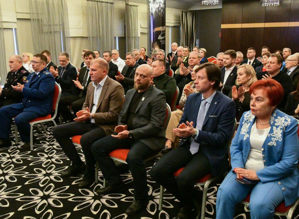ЗАСЕДАНИЕ СОВЕТА. Состоялось 50-ое заседание Донецкого городского совета Донецкой Народной Республики первого созыва ЗАСЕДАНИЕ СОВЕТА. Состоялось 50-ое заседание Донецкого городского совета Донецкой Народной Республики первого созыва