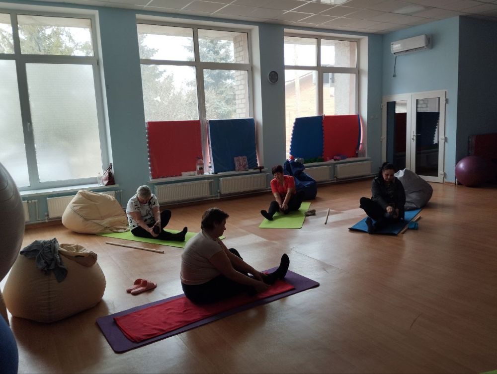 Под аккомпанемент баяна проходят занятия для активных и позитивных старших МБУ "Терцентр" и их единомышленников на базе православного семейного центра "Фавор" при Спасо-Преображенском храме Под аккомпанемент баяна проходят занятия для активных и позитивных старших МБУ "Терцентр" и их единомышленников на базе православного семейного центра "Фавор" при Спасо-Преображенском храме