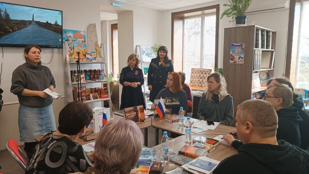 В Снежном состоялась встреча детей с делегацией Союза писателей России В Снежном состоялась встреча детей с делегацией Союза писателей России