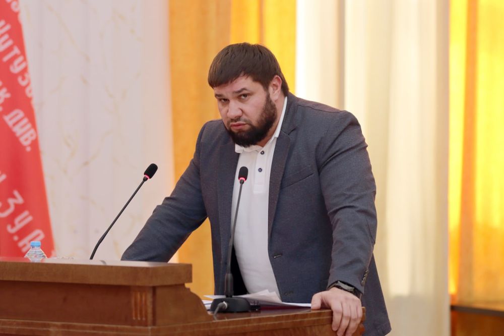 Сегодня на «правительственном часе» в Народном Совете ДНР выступил министр строительства, архитектуры и жилищно-коммунального хозяйства Донецкой Народной Республики Владимир Дубовка Сегодня на «правительственном часе» в Народном Совете ДНР выступил министр строительства, архитектуры и жилищно-коммунального хозяйства Донецкой Народной Республики Владимир Дубовка
