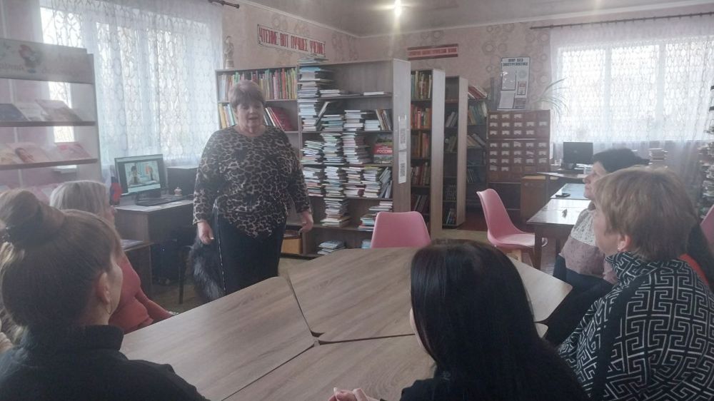 Сегодня, 13 марта провела встречу с трудовым коллективом МБУ "Тельмановская ЦБС" Сегодня, 13 марта провела встречу с трудовым коллективом МБУ "Тельмановская ЦБС"