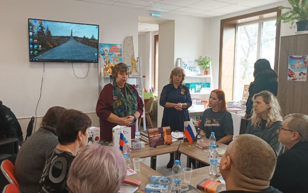 В Снежном состоялась встреча детей с делегацией Союза писателей России В Снежном состоялась встреча детей с делегацией Союза писателей России