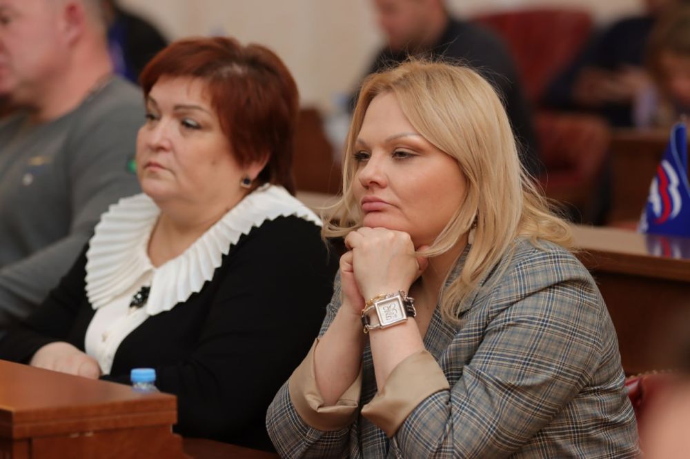 В ходе «правительственного часа» в Народном Совете ДНР министр образования и науки Донецкой Народной Республики Олег Трофимов рассказал депутатам о работе министерства в 2024 году и планах на следующий год В ходе «правительственного часа» в Народном Совете ДНР министр образования и науки Донецкой Народной Республики Олег Трофимов рассказал депутатам о работе министерства в 2024 году и планах на следующий год